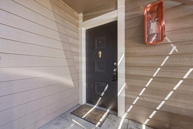 Photo - $1,770.95 - 2 Bed, 2 Bath Updated Condo in Denver with In Unit Laundry and Community Amenities!