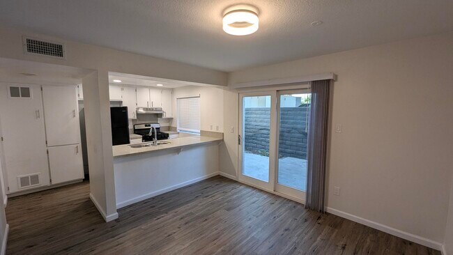 Building Photo - 2260 N Indian Canyon Dr