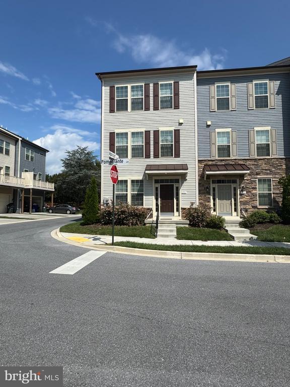 Building Photo - 201 Pomegranate Ln