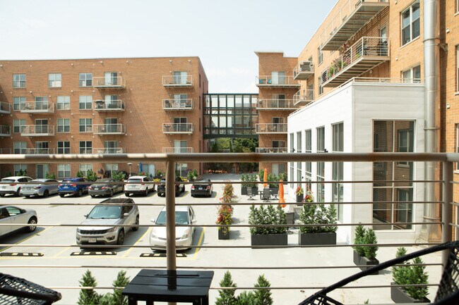 Building Photo - 145 N Jackson St