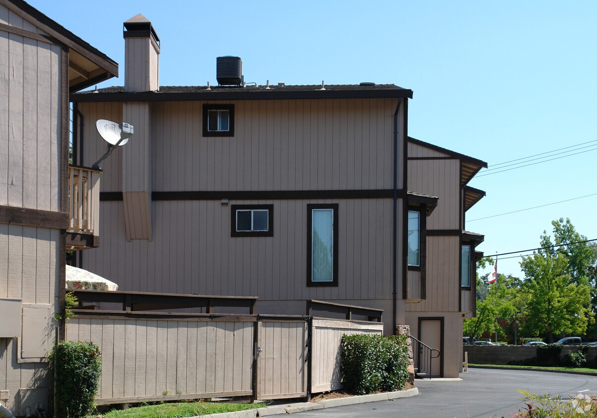 Foto del edificio - 4701 College Oak Dr
