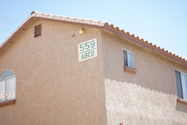 Foto del edificio - SHOWINGS AVAILABLE NOW