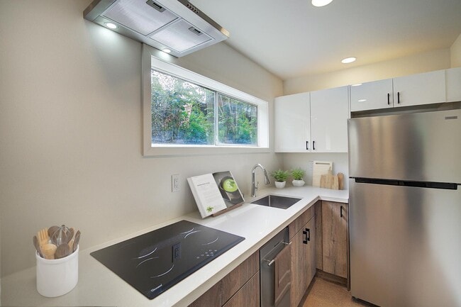 Photo - 2410 SW Brandon St Apartment