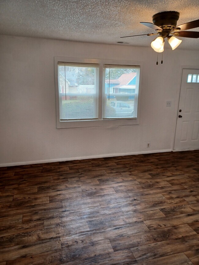 Building Photo - 2206 Lafayette St