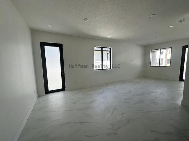 Foto del edificio - NEW Build 3-Bed, 3-Bath, 1 car garage Vill...