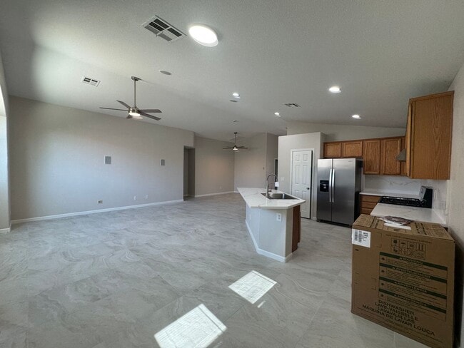 Building Photo - 1 story home, 3 bedrooms, 2 bathrooms, 2 c...