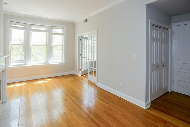 Foto del edificio - 3852 N Southport Ave