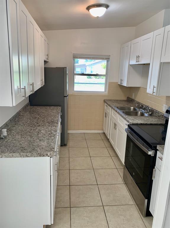 Foto del edificio - 3140 Crestwood Dr