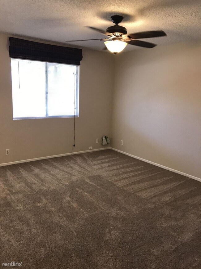Building Photo - 3 br, 2 bath House - 680 Lake St.