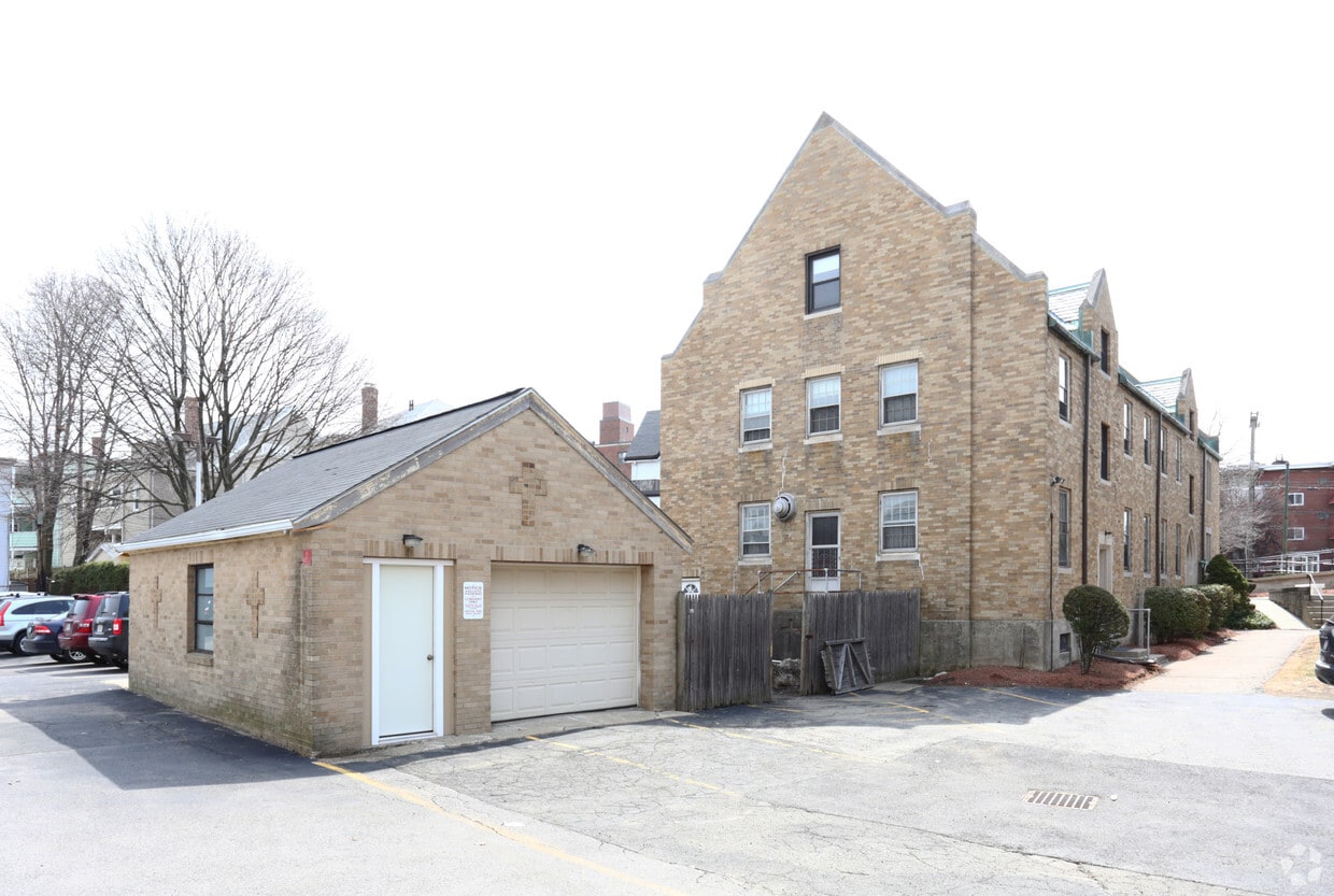 Building Photo - 780 Mt Auburn St