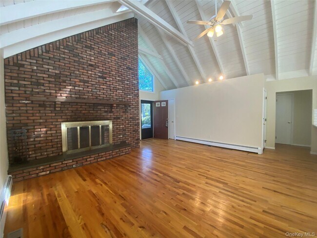 Foto del edificio - 15 Crestview Dr