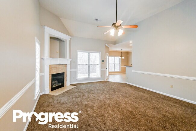 Foto del edificio - 185 Whispering Creek Dr
