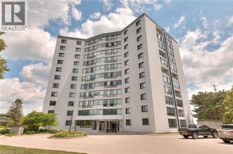 Building Photo - 250 Glenridge Dr