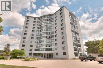 Building Photo - 250 Glenridge Dr