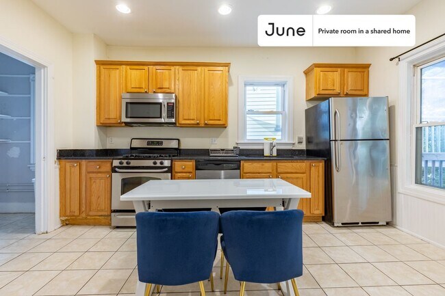 Building Photo - Private bedroom in 6 bed/2 bath Home