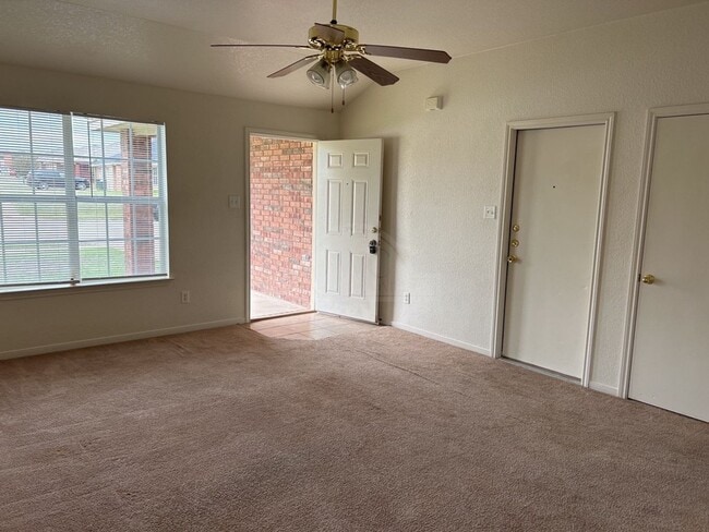 Building Photo - 502 Primrose