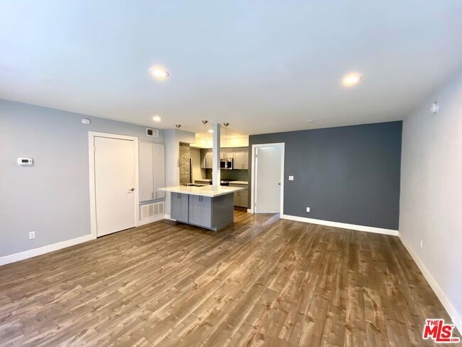 Foto del edificio - 1529 S Bundy Dr