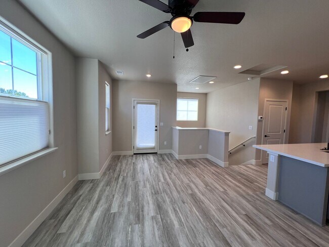 Foto del edificio - Charming & NEW! 2/2/2 Townhome in Gardnerv...