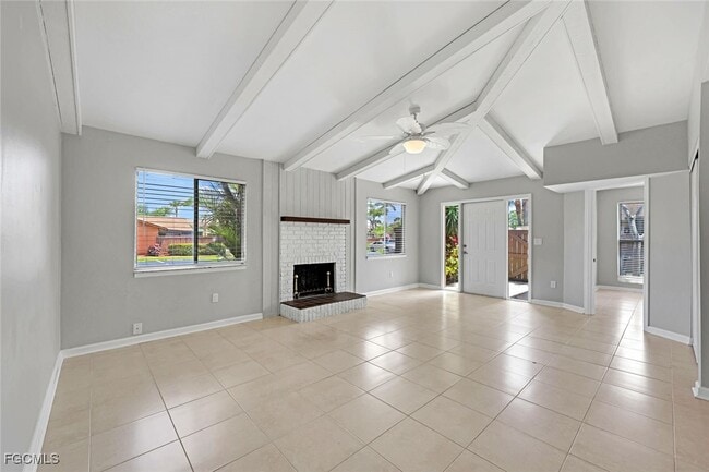 Foto del edificio - 6324 Royal Woods Dr