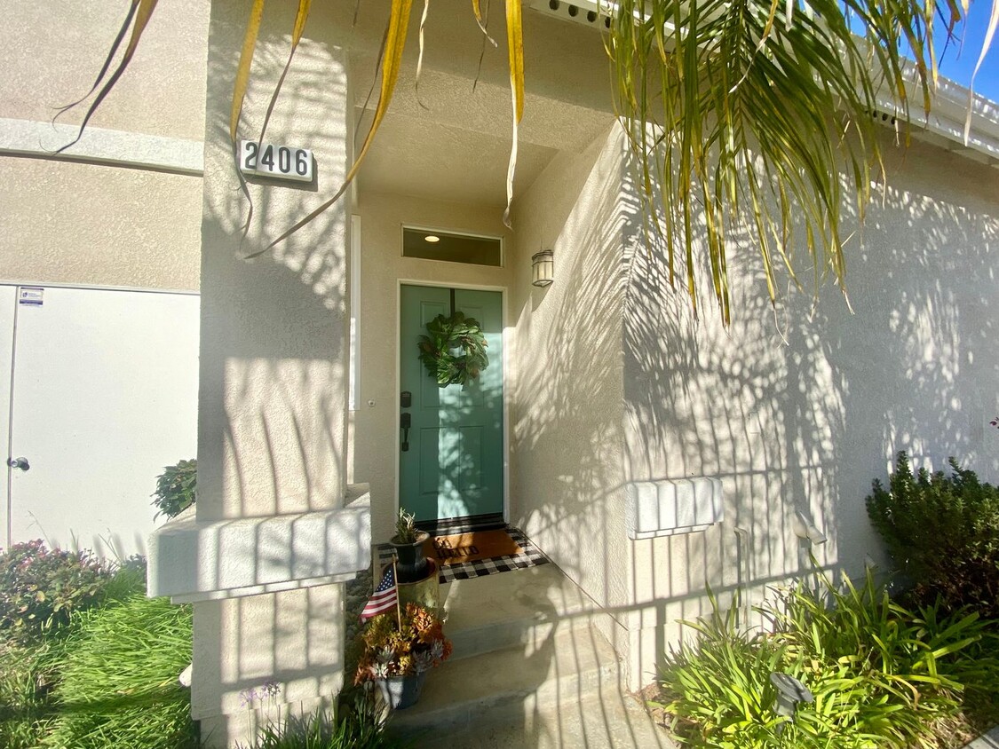 Foto principal - Charming 2 Bed, 2 Bath Condo in Desirable ...