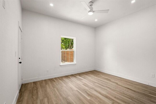 Foto del edificio - 808 W 10th St