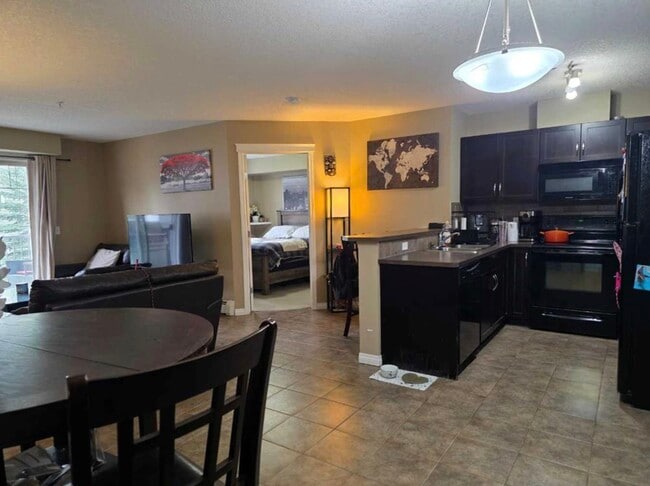 Photo du bâtiment - 2B/2B Condo in McKenzie Towne (2 Titled Parking Stalls)  (IP030)