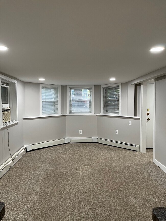 Foto del edificio - 3729 N Bosworth Ave