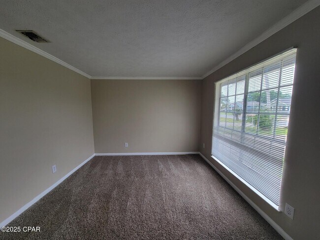 Foto del edificio - 6321 Olokee St