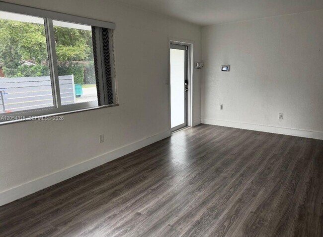 Foto del edificio - 502 NE 163rd St