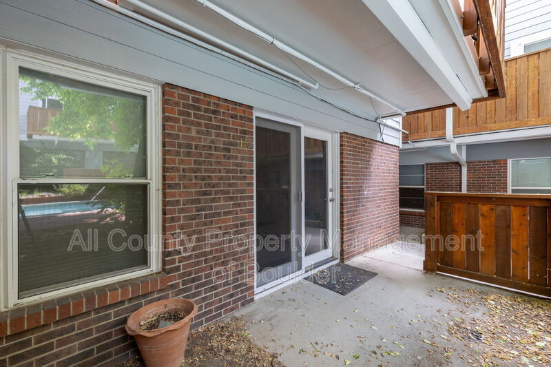 Primary Photo - 1111 Maxwell Ave