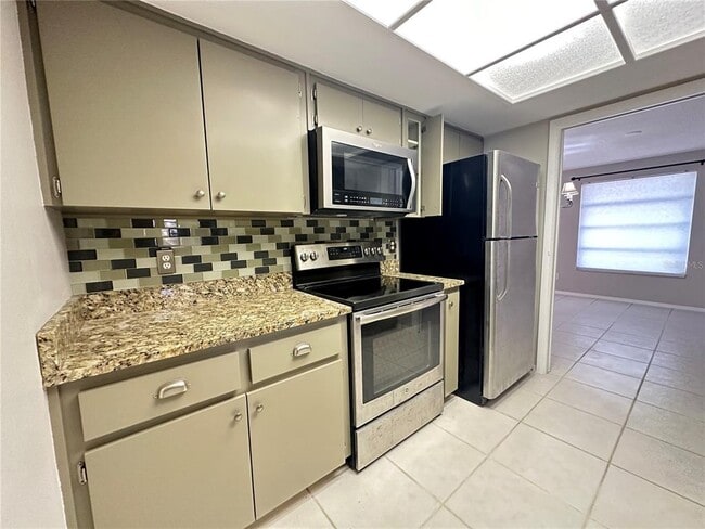 Building Photo - 2049 Sandpiper Dr
