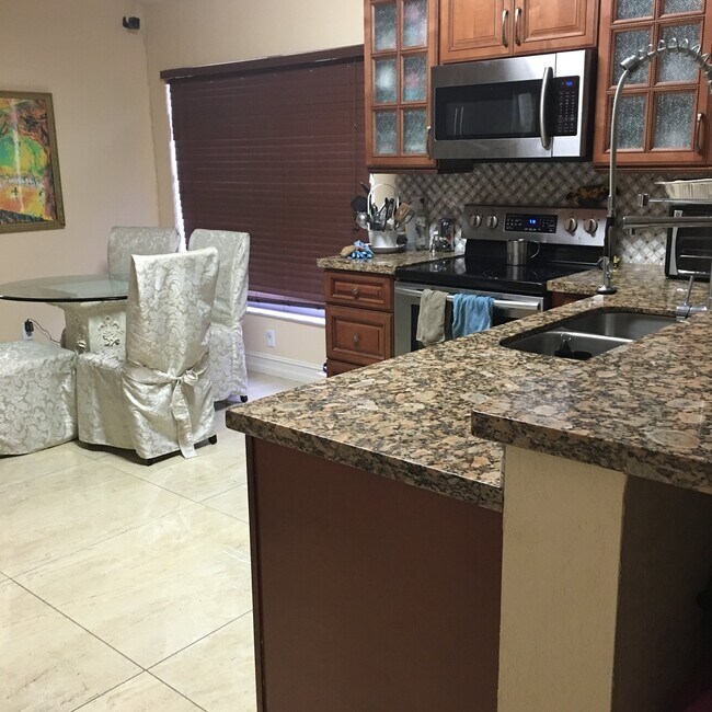 Foto del edificio - 2036 NW 183rd Cir