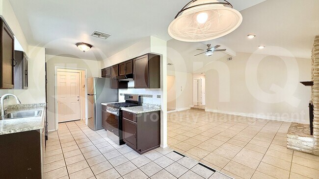Building Photo - 509 Greenway Dr