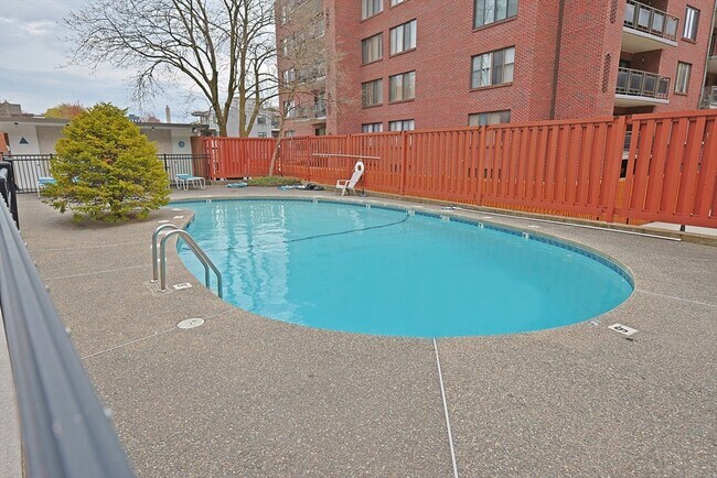 Foto del edificio - 45 Longwood Ave