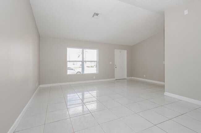 Foto del edificio - 5200 Blueberry Hill Ave