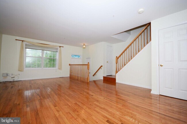 Building Photo - 1620 Katheryne Village Square