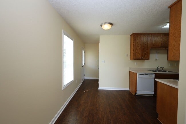 Building Photo - 1801-B Chestnut Dr.