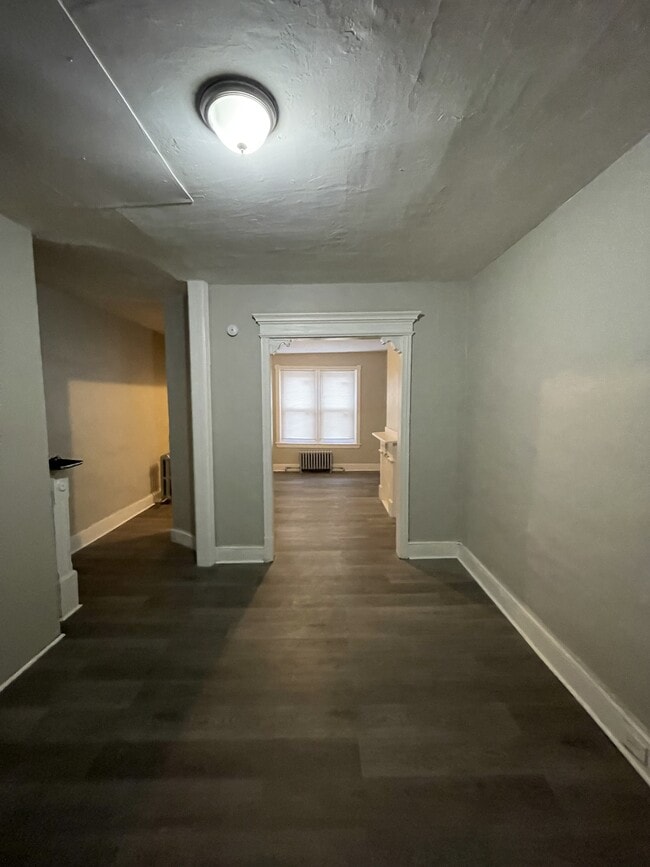Building Photo - 3033 Fontain St
