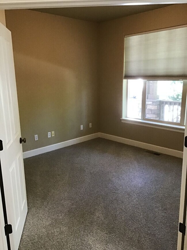 Building Photo - SW Bend Home for Rent!
