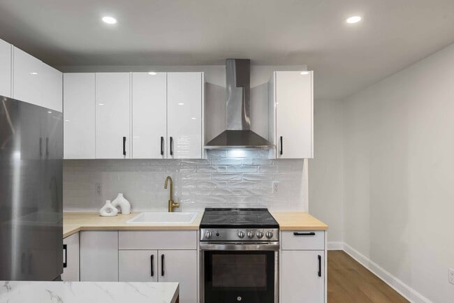 Building Photo - 123 Paxton Ln