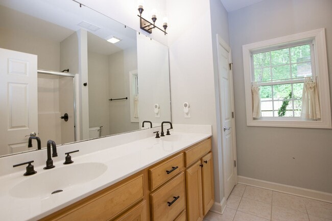 Building Photo - Beautiful corner lot home- Woodlake