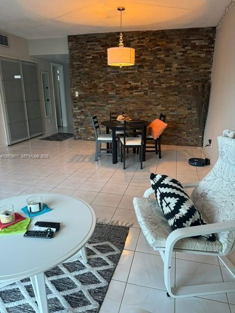 Building Photo - 450 Golden Isles Dr