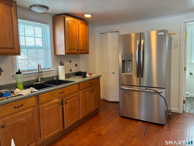 Foto del edificio - 159 Purdy Hill Rd