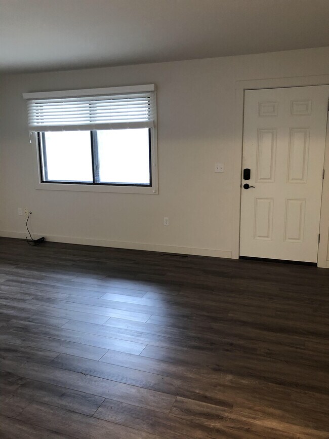 Building Photo - 402 N 19th Ave