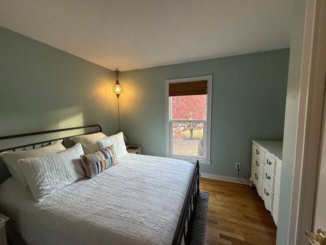 Building Photo - 3-Bedroom, 1-Bath Home for Rent – Lowell