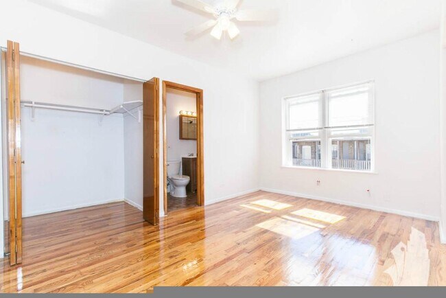 Foto del edificio - 4511 Malden St