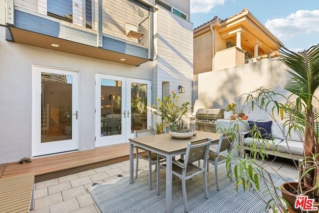 Foto del edificio - 665 Washington Blvd