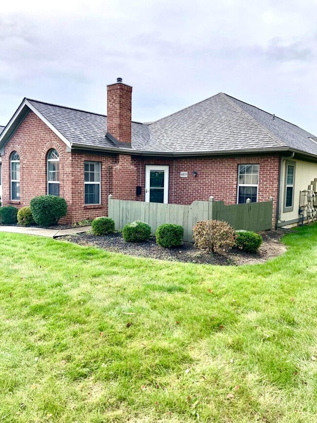 Building Photo - 6835 Villabrook Dr