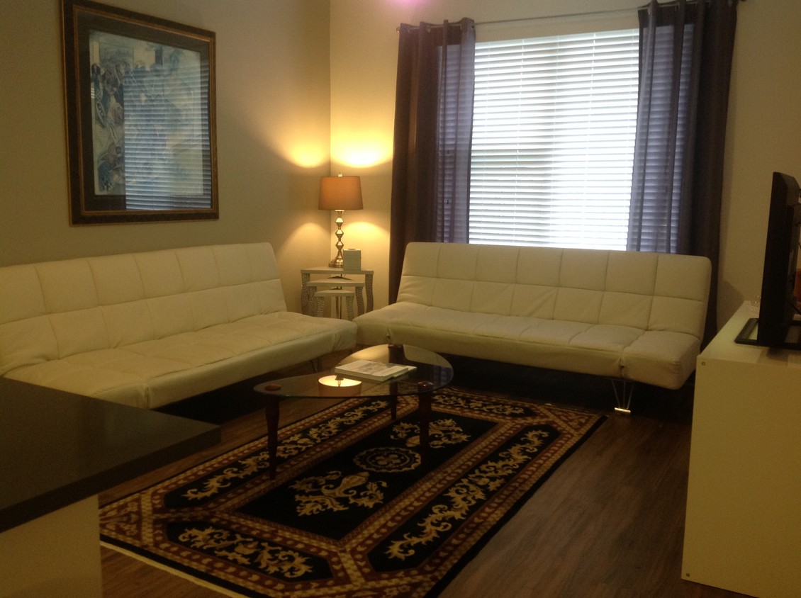 Sala de estar - 2501 Alton Pkwy