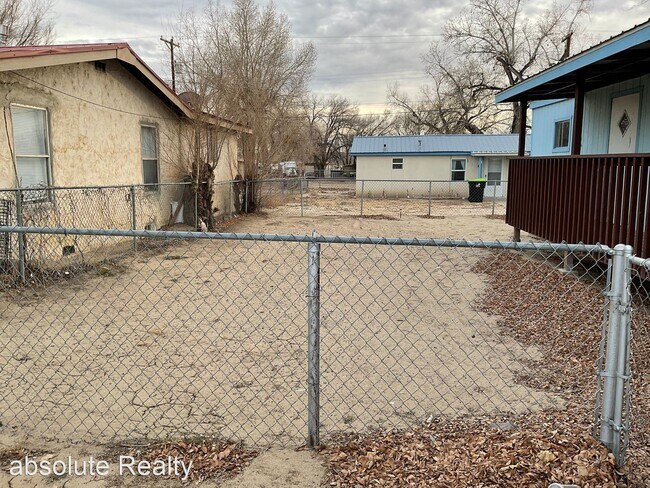 Building Photo - 2 br, 1 bath House - 325A W. Main St.